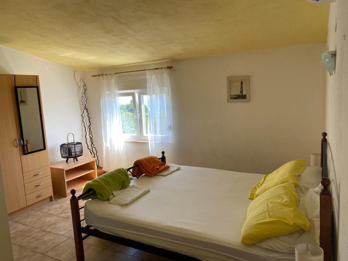 Apartmani Fijan Паг Екстериор снимка
