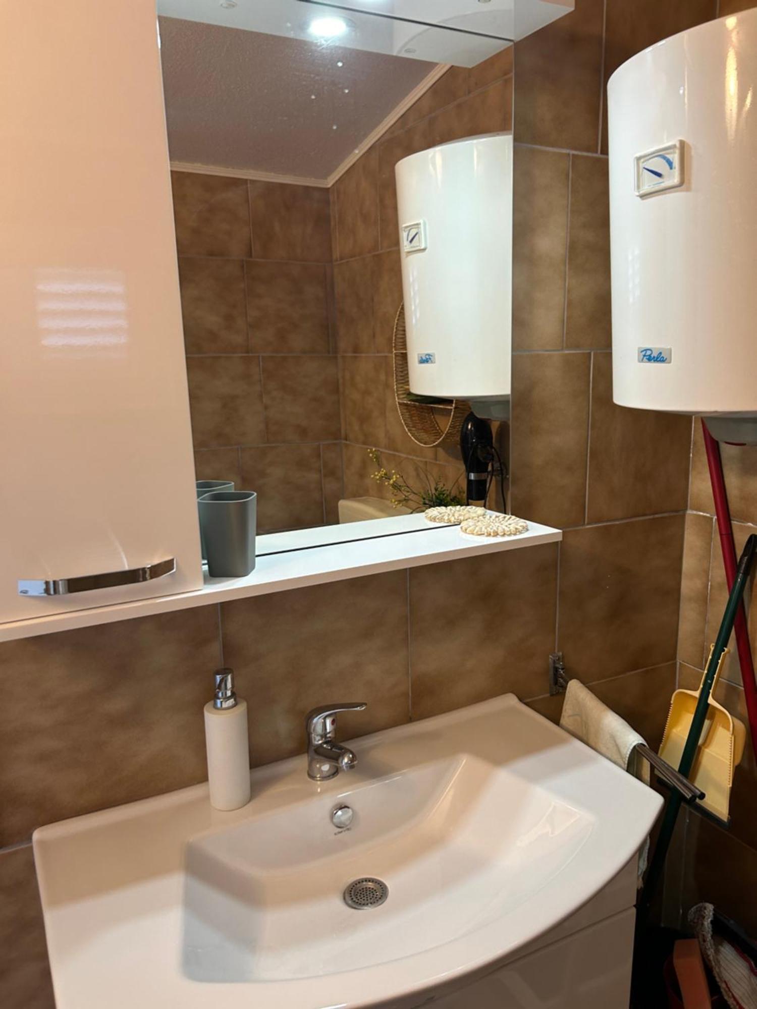 Apartmani Fijan Паг Екстериор снимка